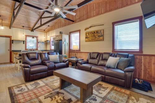 Oakland House | Lakefront Bull Shoals Cabin - Pet Friendly Retreat Awaits!