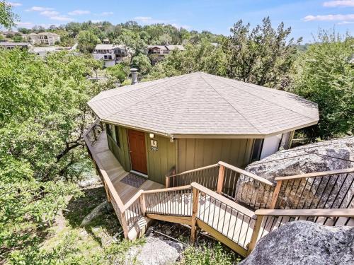 Lakeway House | Waterfront Bungalow with Pool and Hot Tub for Families
