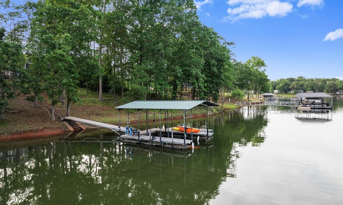 Townville House | Idyllic Lakefront Bungalow with Boat Dock Near Clemson