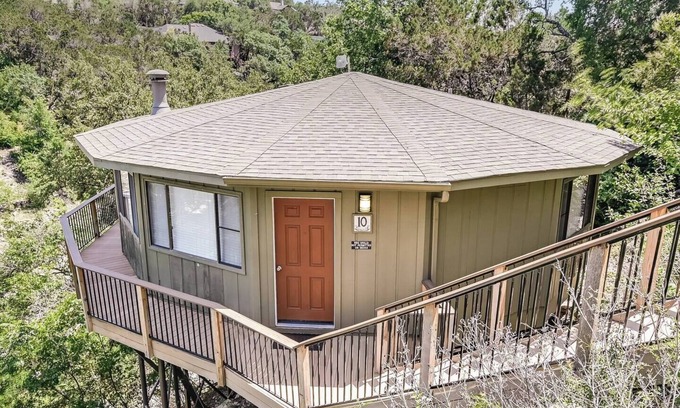 Lakeway House | Lakefront Bungalow - Shared Community Pool and Hot Tub Unit 10