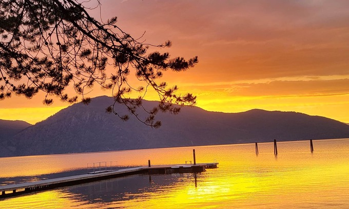 Bayview Cabin | Remote Lakefront Cabin #1 Near Lake Pend Oreille - 9.6/10