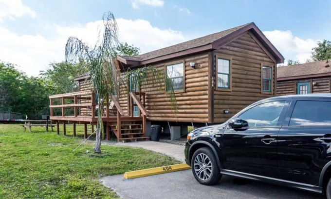 Seminole Cabin | Cozy Lakefront Cabin Near Beach - Pet Friendly & Kayak Ready