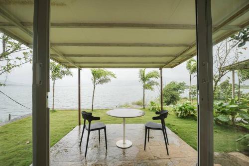 Thakursai House | Lakefront Cabin 5 by Tranquil Stays