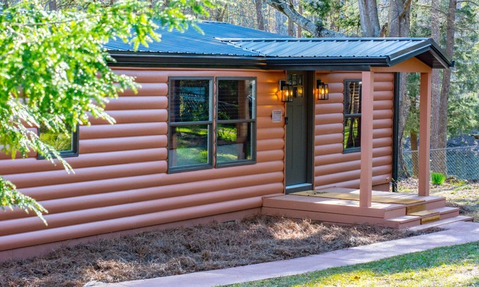Reed Creek Cabin | Relaxing Lakefront Cabin Retreat at Lake Hartwell