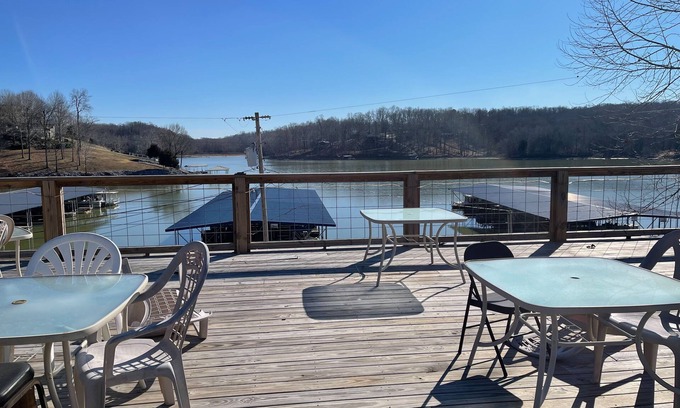 Cadiz Resort | Inviting Lakefront Cabin at Lake Barkley with Hot Tub & Spa