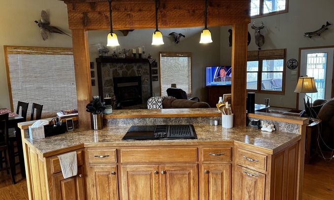 Higden House | Scenic Lakefront Cabin on Greers Ferry with Hot Tub