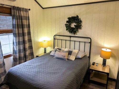 Mead House | Idyllic Lakefront Cabin - The Willows with Child-Friendly Perks