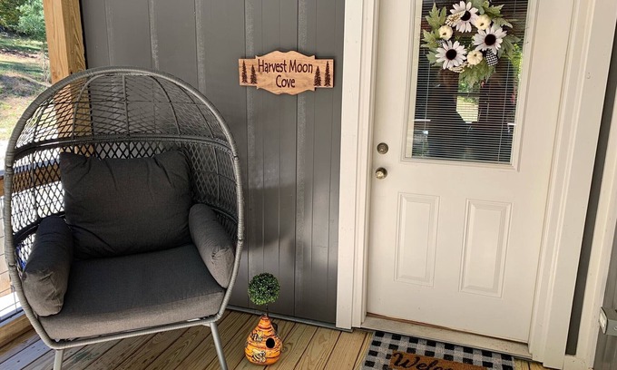 Tignall House | Idyllic Lakefront Cabin at Harvest Moon Cove - Rated 9.8