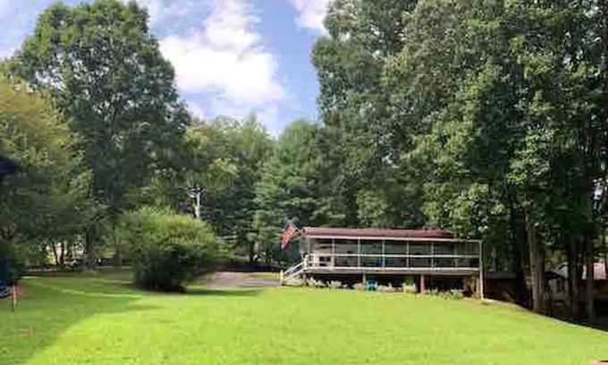 Hiawassee House | Lakefront Getaway: Cozy 2-Bedroom Retreat with Dock Access
