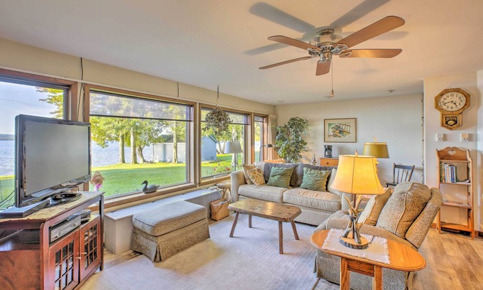 Cedar Cottage | Lakefront Cedar Cottage: Enclosed Porch & Scenic Views