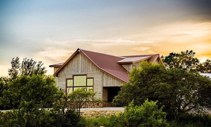 Cedar Vale Cabin | Lakefront Cedar Vale Lodge with Boat Dock & Spa Amenities