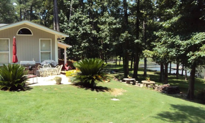 Eufaula House | Lakefront Escape: Fun, Romance & Top-Rated Amenities!