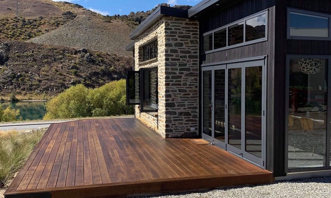 Lowburn House | Tranquil Lakefront Home in Old Cromwell - Guest Rated 9.8