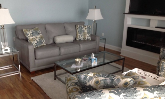 Geneva-on-the-Lake Condo | Lakefront Condo #309: 2BR with Balcony and Wine Tours
