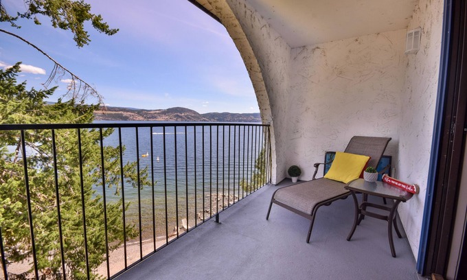 Central Okanagan Condo | Lakefront Condo with Pool & Ocean View - Guest Rated 10/10