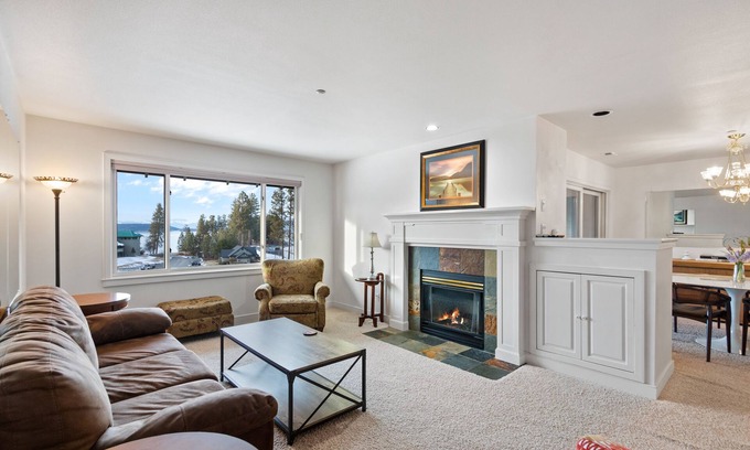 Coeur d'Alene Condo | Lakefront Condo: WiFi, Marina Access & Beach Volleyball Fun
