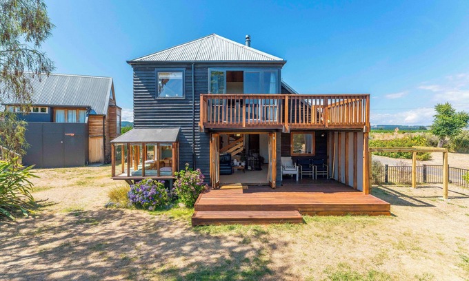 Tauranga Taupo House | Lakefront Cottage - Lake Taupo Holiday Home