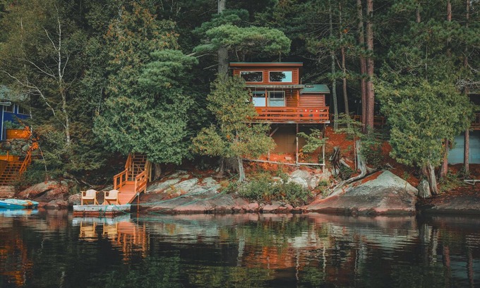 Long Lake Cabin | Romantic Getaway at Cottage #8 with Family-Friendly Amenities