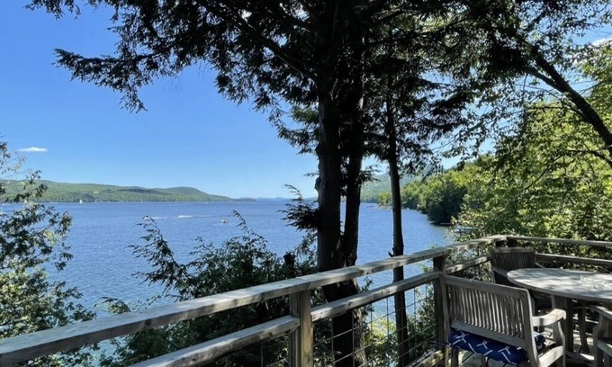 Potton House | Relaxing Lakefront Cottage with Private Beach on Memphremagog