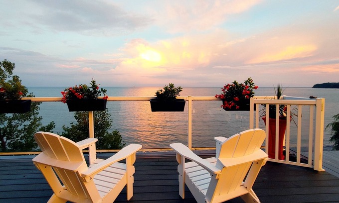 Dunnville Cottage | Lakefront Cottage with Private Beach & Pet-Friendly Amenities