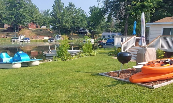 Harrison Cottage | Scenic Lakefront Cottage on Sutherland Lake - Pet Friendly