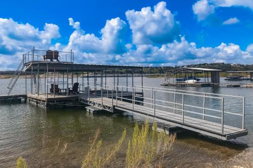 Lago Vista House | Scenic Lakefront Cottage with Ocean View Amenities