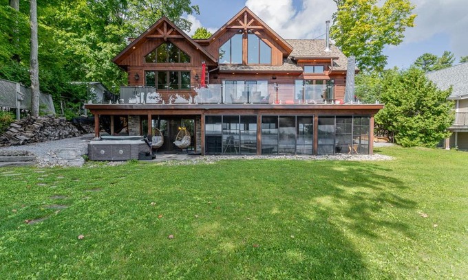 Bobcaygeon Apartment | Lakefront Retreat with Golf, BBQ & Pool Table Amenities
