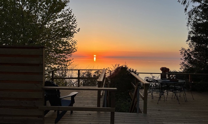 Dashwood Cottage | Lakefront Cottage with Private Beach Access and Family-Friendly Amenities