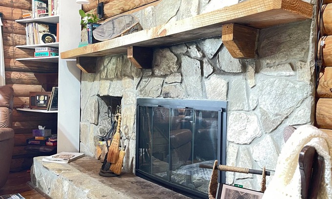 Dewy Rose Cabin | Lakefront Cozy Cabin at The Blueberry Farm