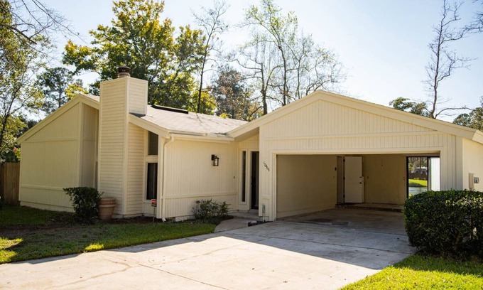 Southside House | Cozy Lakefront Executive Family Home with Hot Tub & Spa