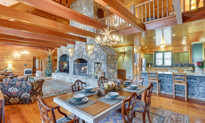 Mentone House | Lakefront Retreat in Mentone: Enjoy a Game Room & Spa