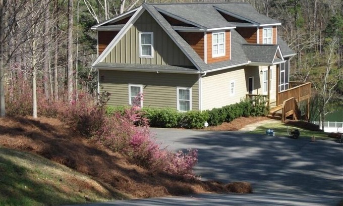Modoc House | Family-Friendly Lakefront Retreat with Pool & Kitchen Access
