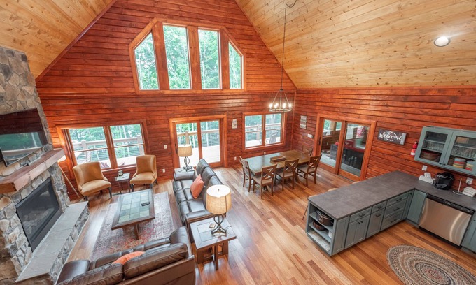 North Glade Hills House | Pet-Friendly Lakefront Escape with Hot Tub & Dock Access