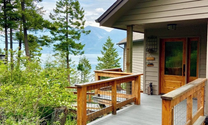Finley Point Cottage | Lakefront Dream w/Large Dock. Serene Cottage with Room for the whole family!
