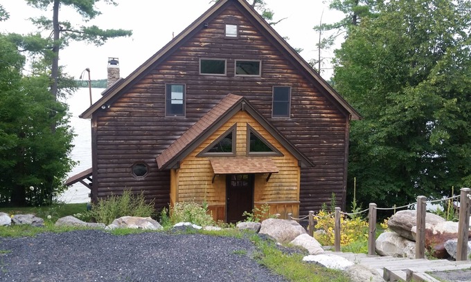 Bridport House | LakeFront Retreat with Endless Views and Family-Friendly Perks