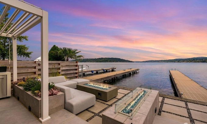 Bryn Mawr-Skyway House | Lakefront Escape Kayaks Fire Table Hot Tub