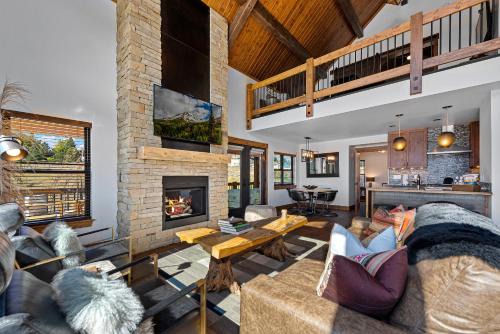 Estes Park House | Lakefront Escape with Hot Tub, Patios & 10/10 Guest Rated