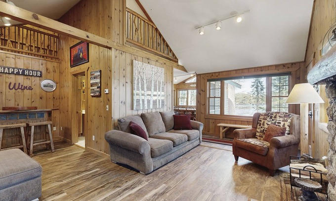 Manitowish Waters Cabin | Serene Lakefront Family Getaway with Private Dock & Dog Friendly