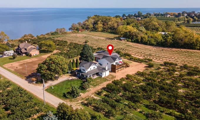 Beamsville Other | Experience Lakefront Peach Farm Stay with Hot Tub & Sauna