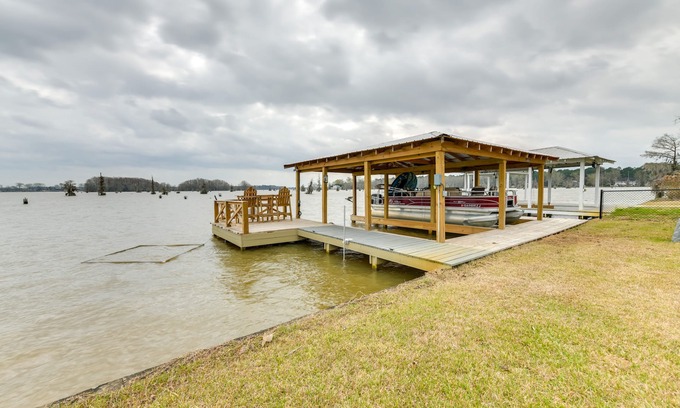 Cobb House | Serene Lakefront Georgia Retreat with Fire Pit & Boat Dock