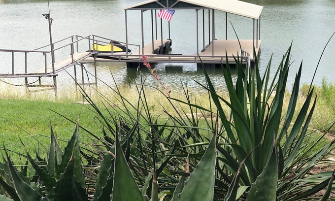 Brownwood House | Captivating Lakefront House & Cabin at Cason Cove