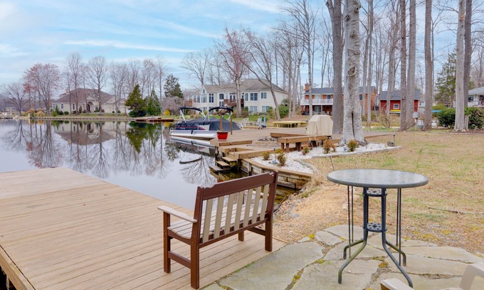 Lake of the Woods House | Exceptional Lakefront Getaway Near DC and Wineries