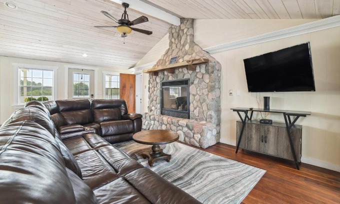 Gladwin House | Lakefront Gladwin Getaway: Ideal for Families with Dock!