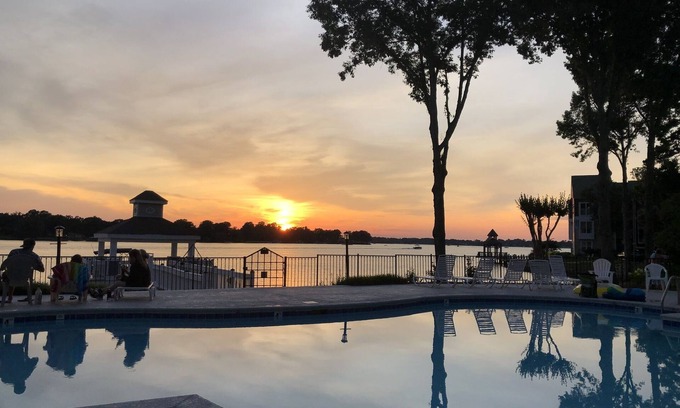 Cornelius Condo | Scenic Lakefront Condo on Lake Norman with Pool & Spa