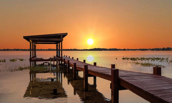 Southwest Orlando House | Lakefront Guest House: Experience Fishing and Downtown Fun