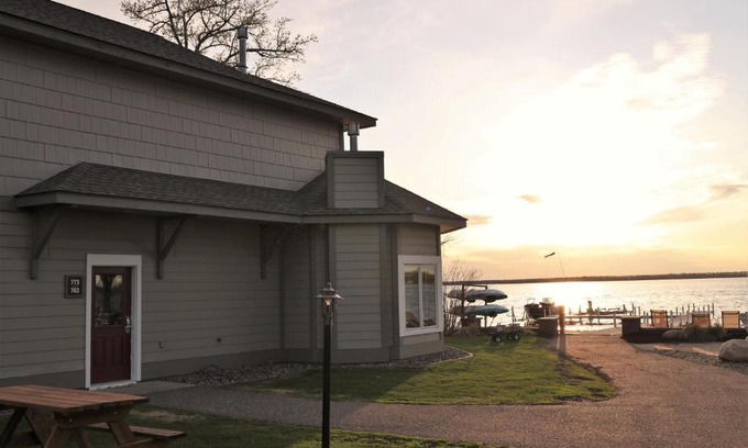 Nisswa Apartment | Bay Colony 773 - Upper: Family-Friendly Retreat, Rated 9/10