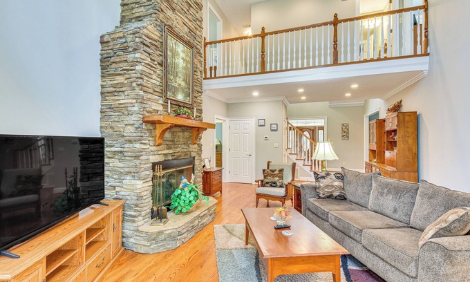 Reed Creek House | Premier Lakefront Hartwell Retreat with Deck & Spa Amenities