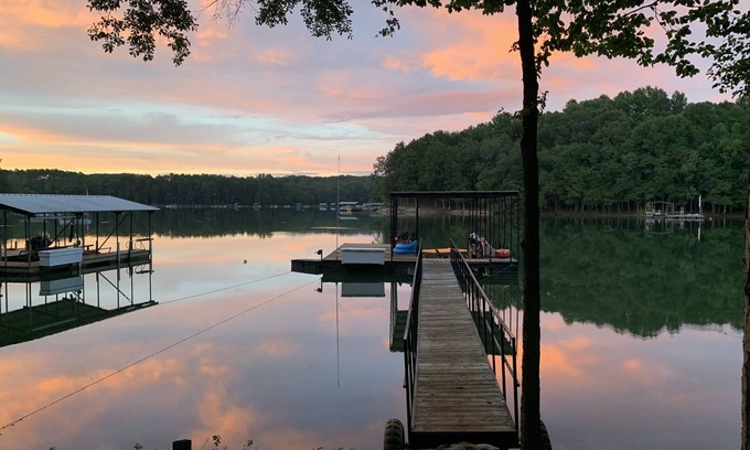 Westminster House | Lakefront Hartwell: Pet-Friendly Retreat with Kayaks & Fire Pit