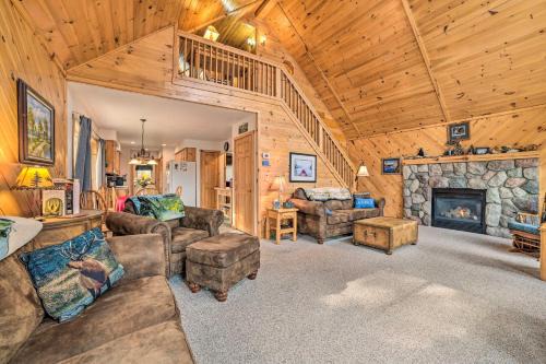 Hawks House | Lakefront Hawks Getaway: Beach, Fire Pit & Kayak Fun!
