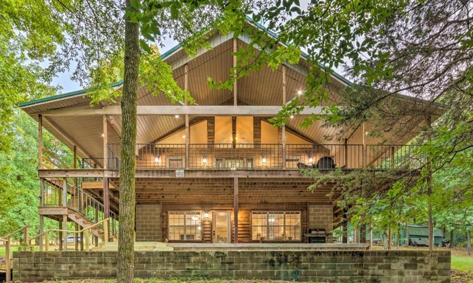 Scranton House | Lakefront Getaway in Scranton with Ocean Views & Deck